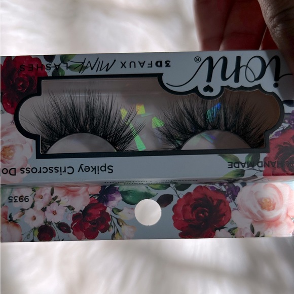 Spikey Criss Cross Mink Lashes - Picture 13 of 15